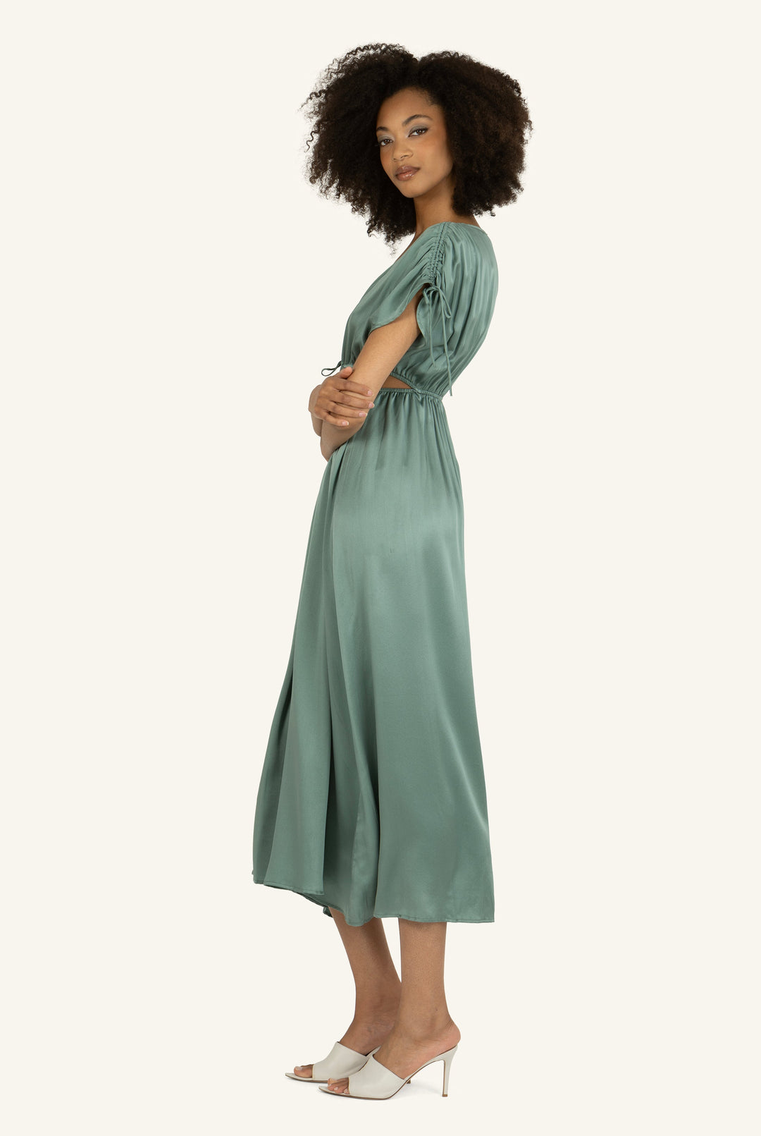 livi midi dress LIVI Short Sleeve Mid Vneck Livi So
